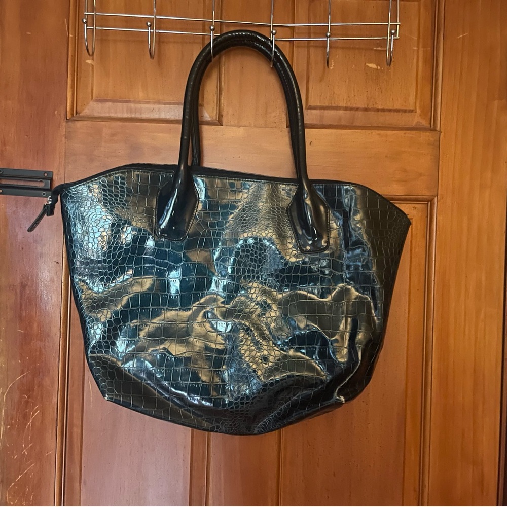 Dark no name brand tote